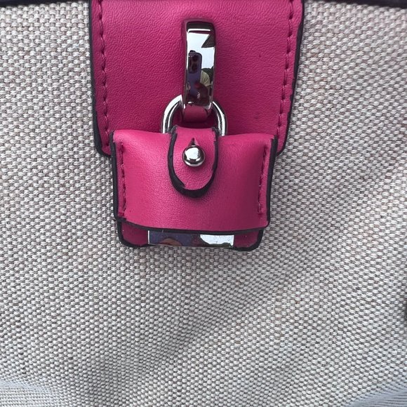 London Fog Signature lock and key Bag - Picture 5 of 6